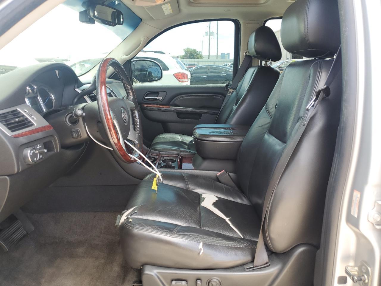 2010 Cadillac Escalade Premium - Image 7