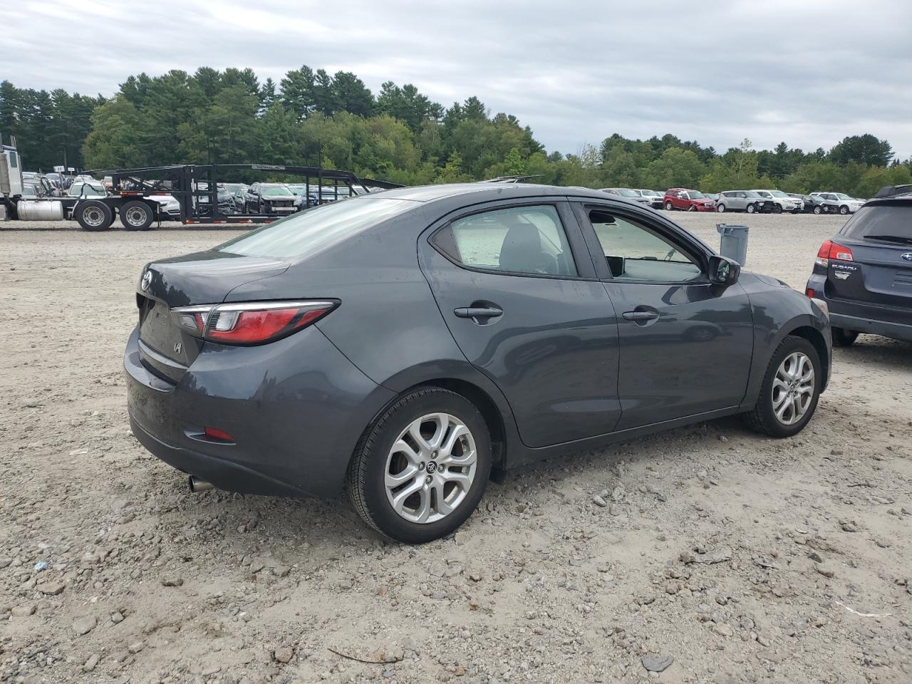 2017 Toyota Yaris Ia - Фото 3