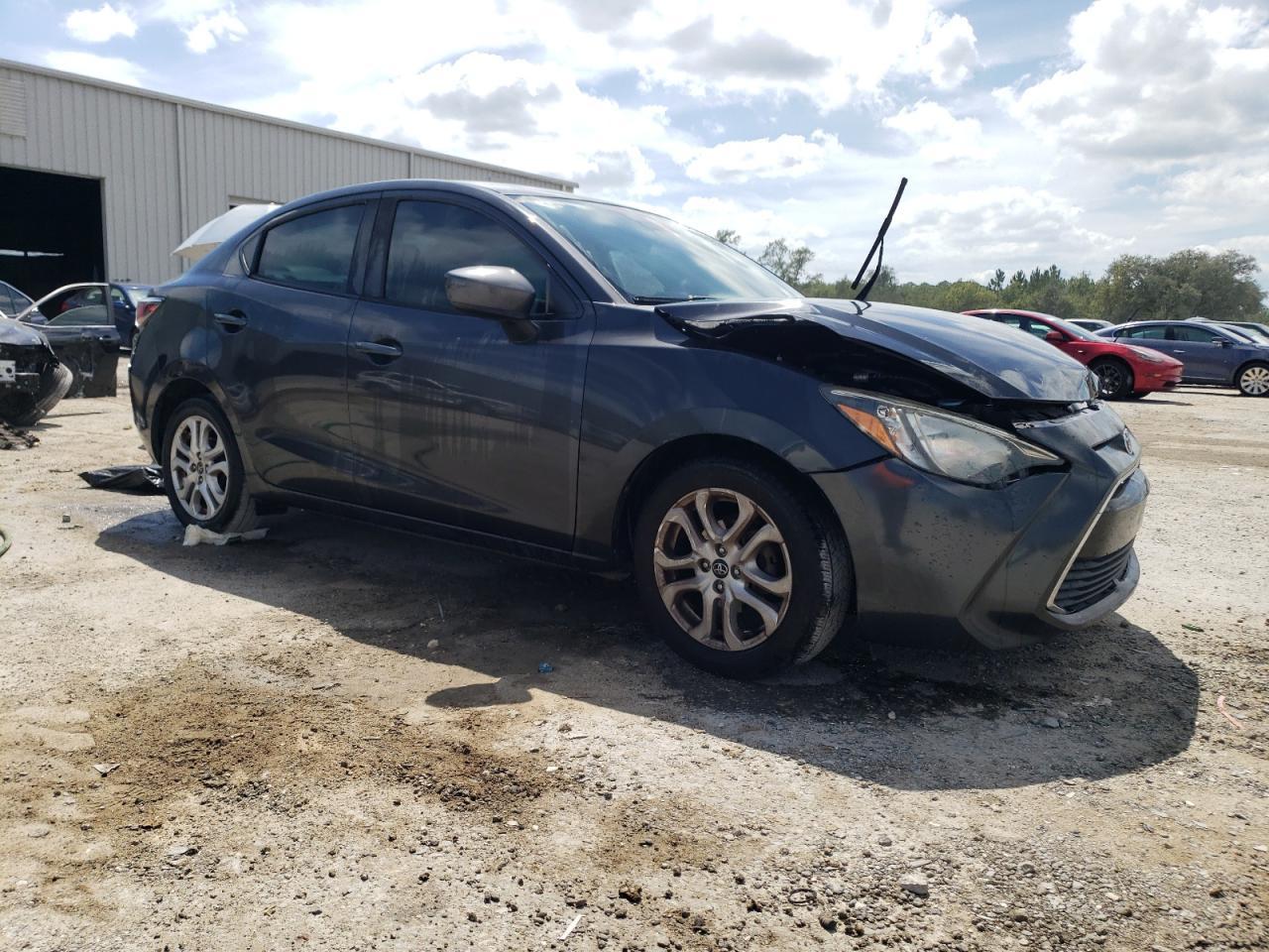 2017 Toyota Yaris Ia - Фото 4