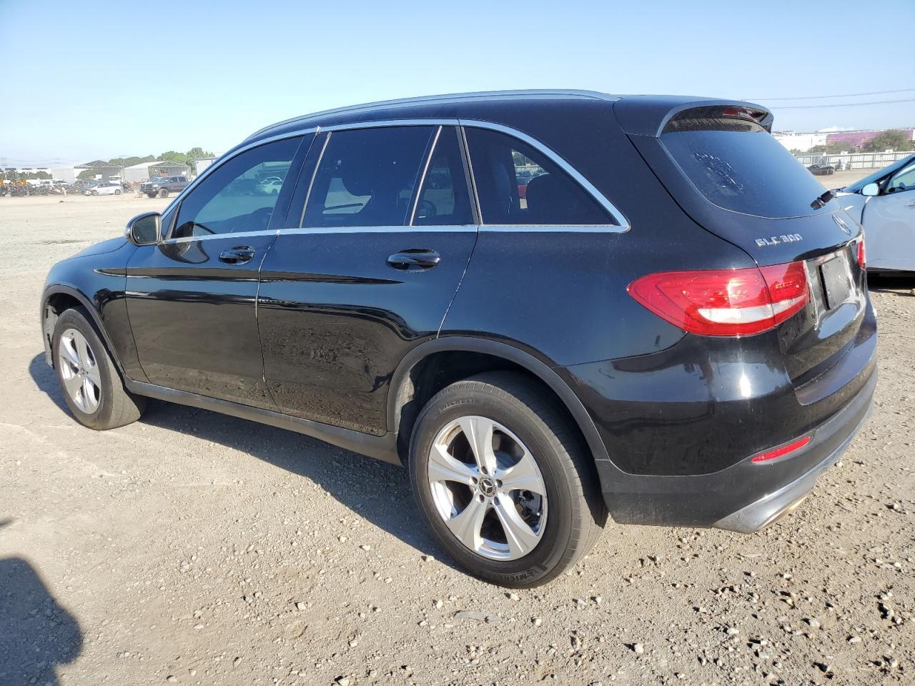 2017 Mercedes-Benz Glc 300 - Image 2