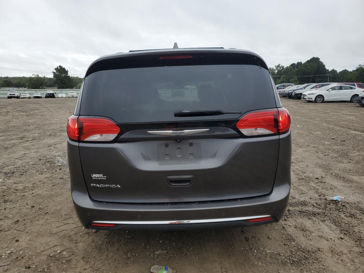 2017 Chrysler Pacifica Touring L Plus - Фото 6