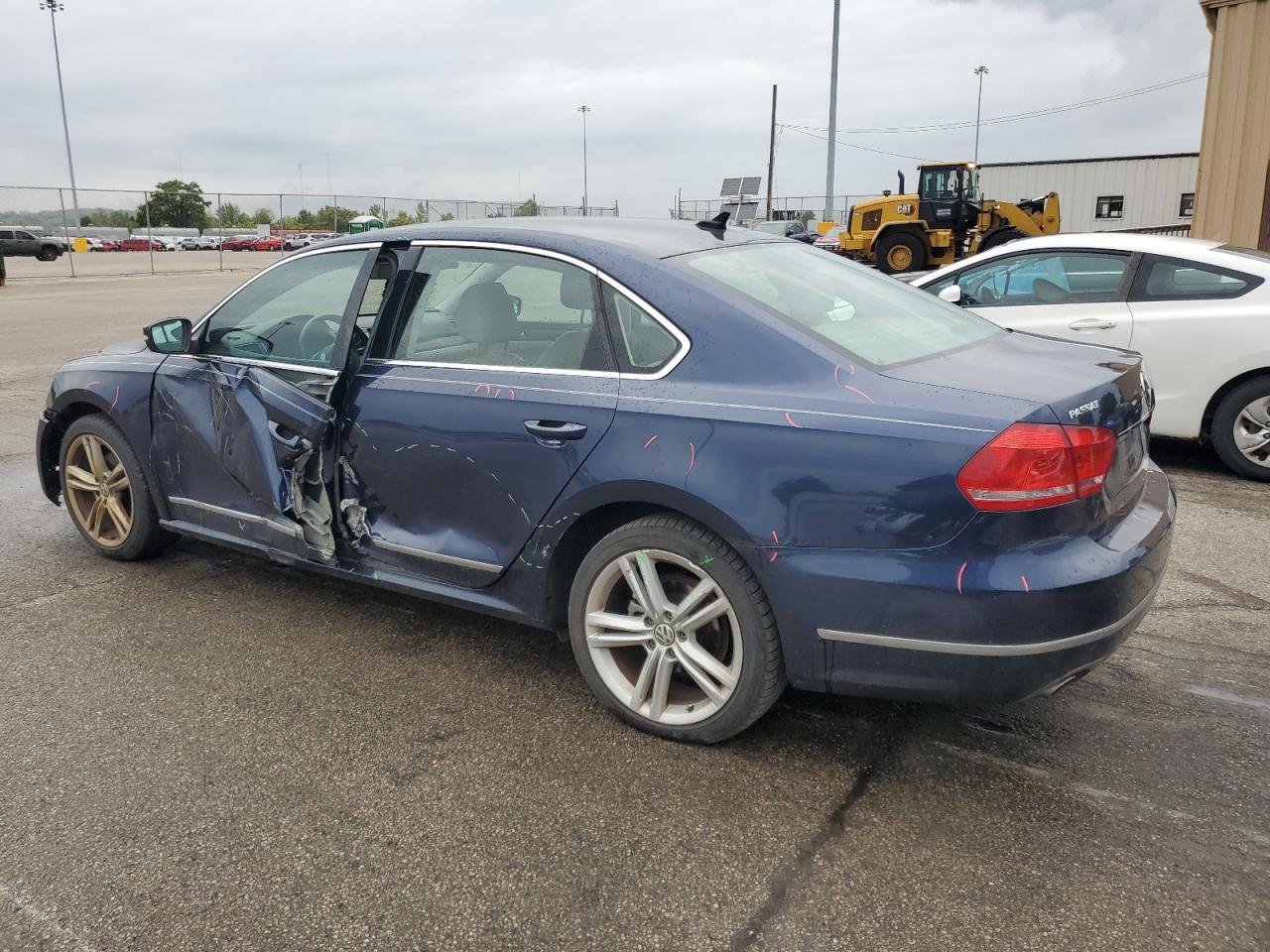 2013 Volkswagen Passat Sel - Image 2