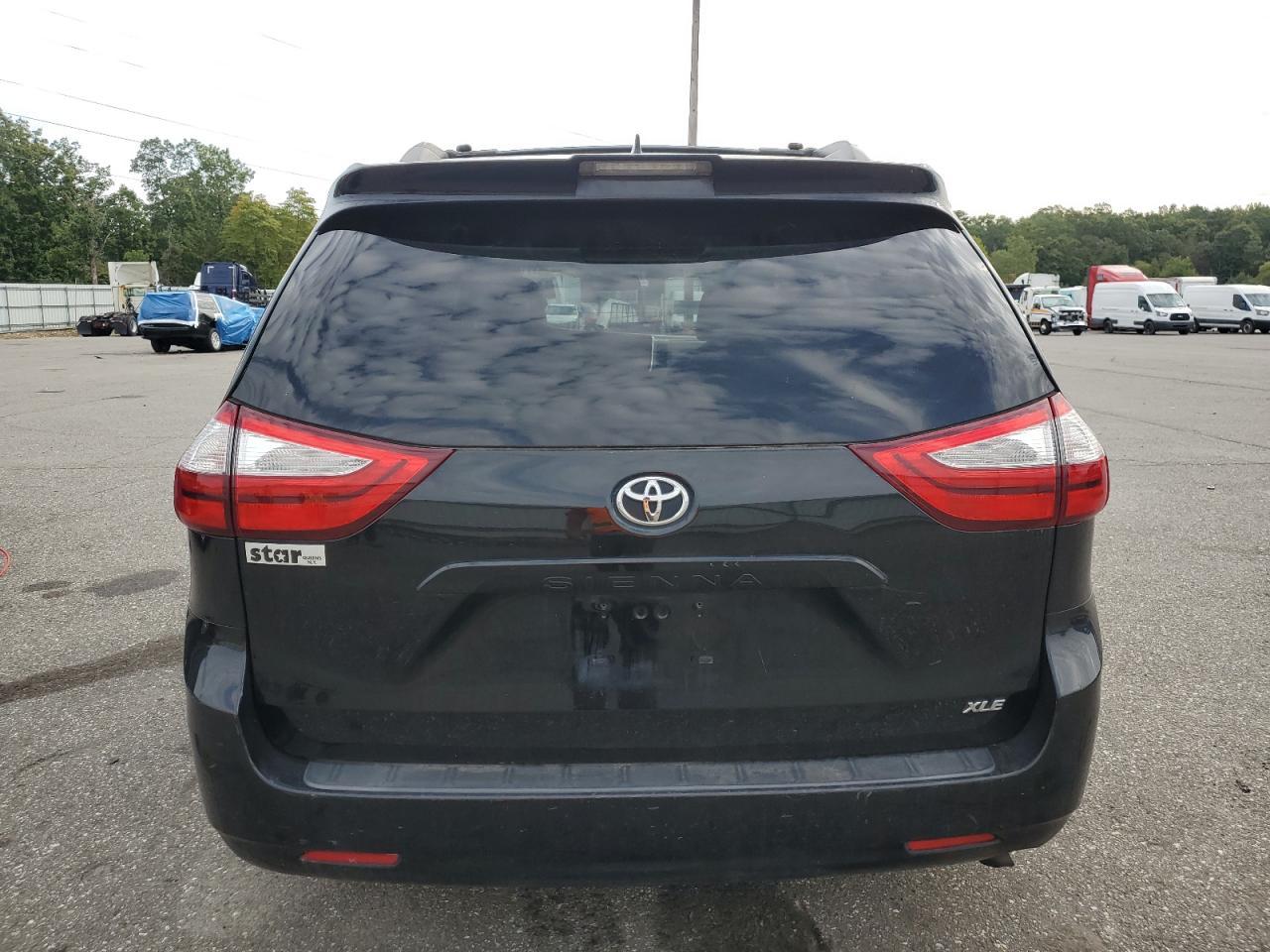 2018 Toyota Sienna Xle - Image 6