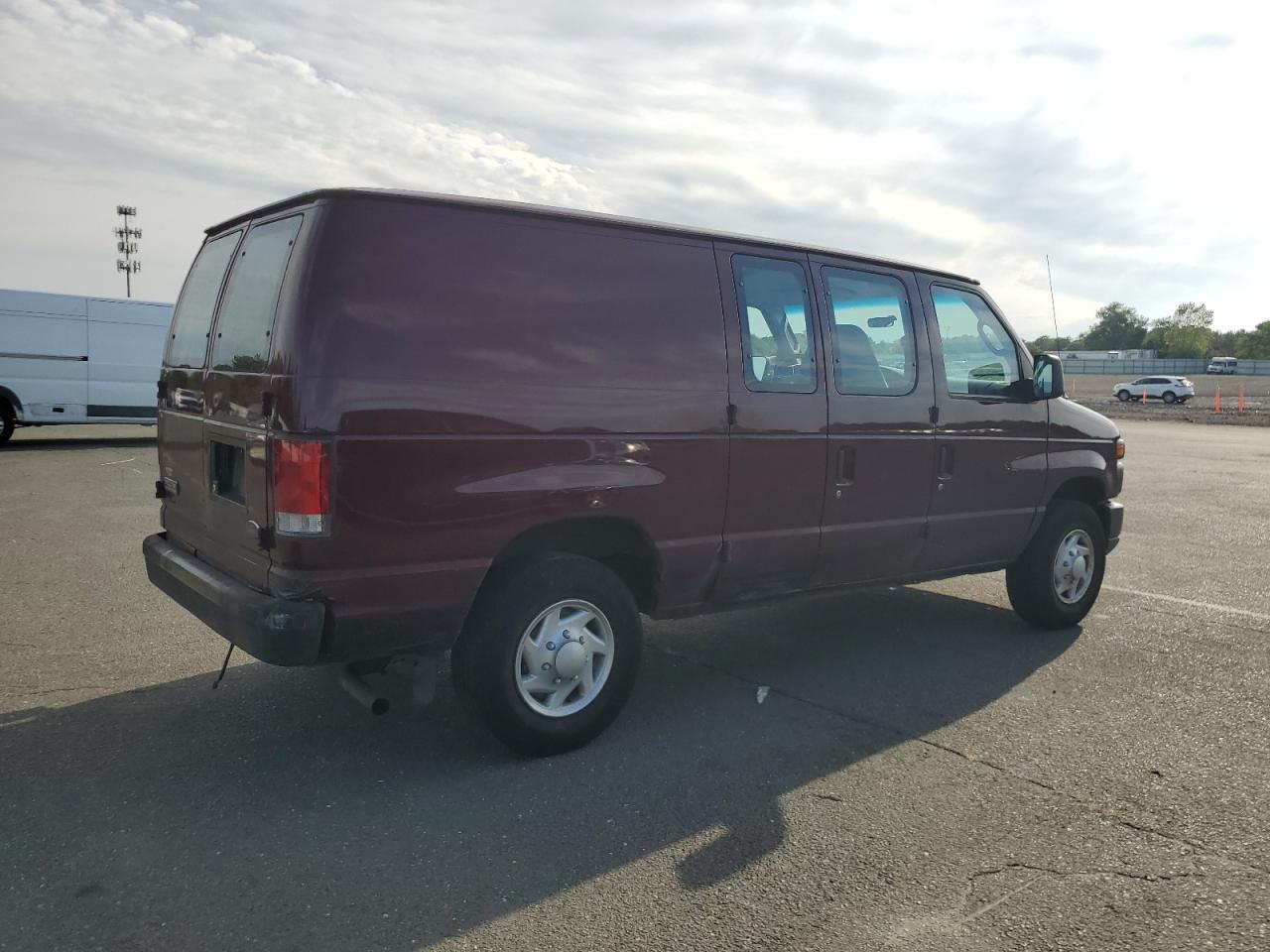 2008 Ford Econoline E250 Van - Image 3