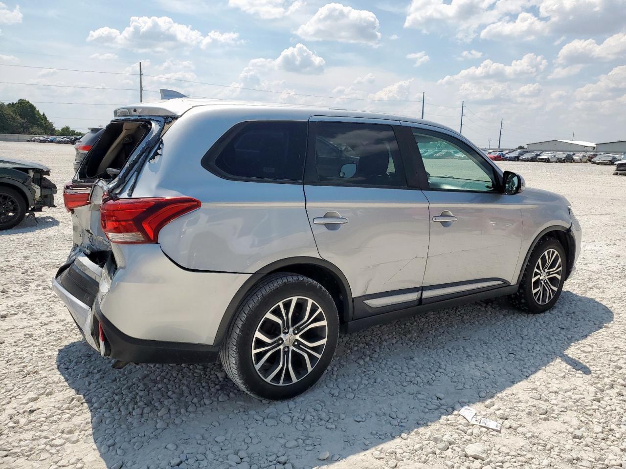 2018 Mitsubishi Outlander Se - Image 3