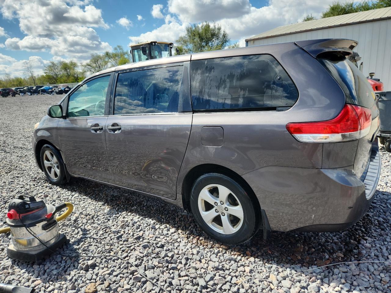 2012 Toyota Sienna - Фото 2