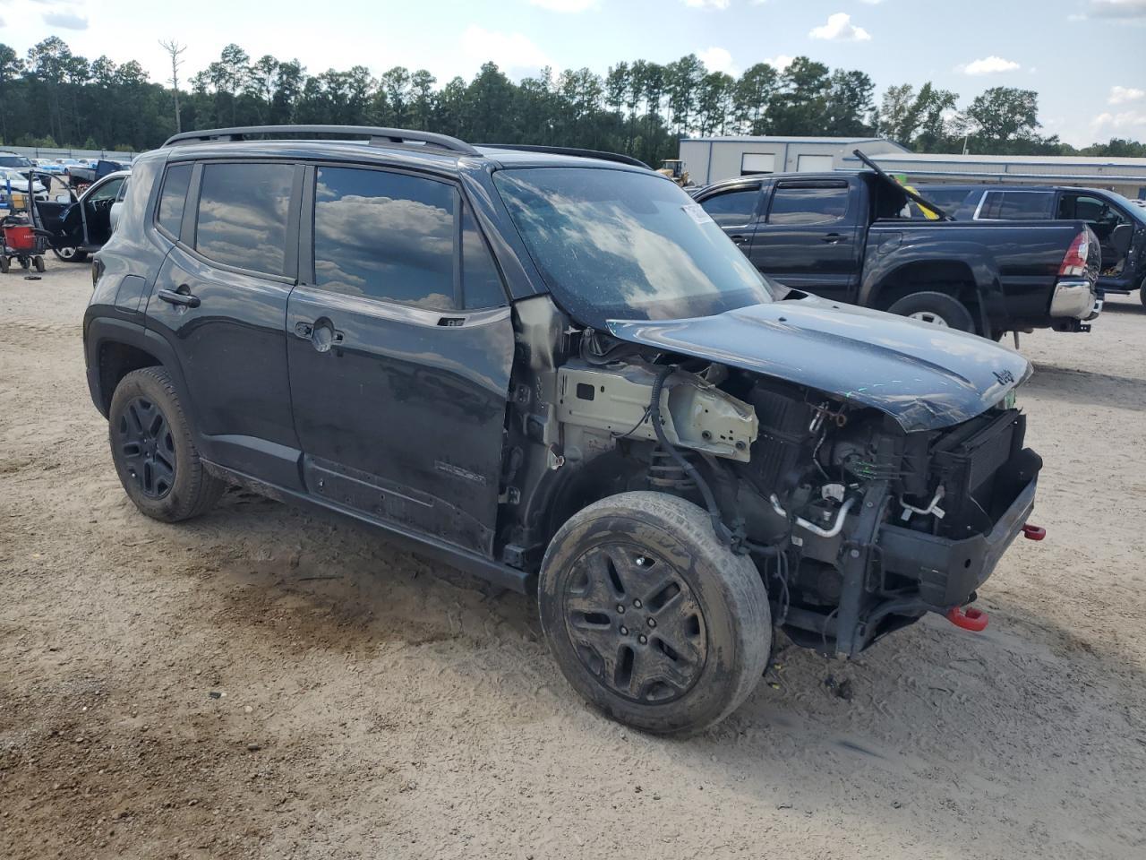 2017 Jeep Renegade Trailhawk - Image 4