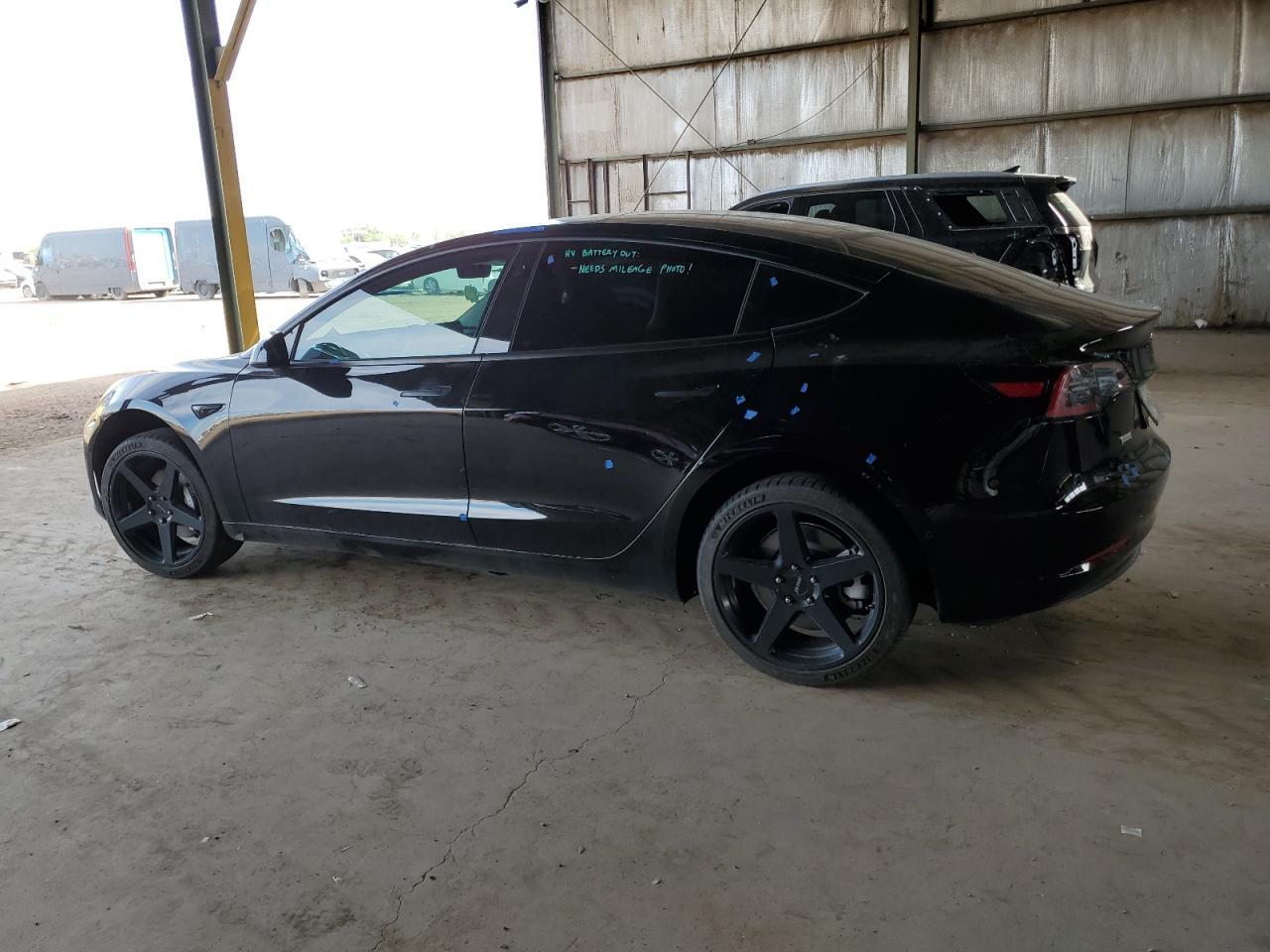 2022 Tesla Model 3 - Фото 2