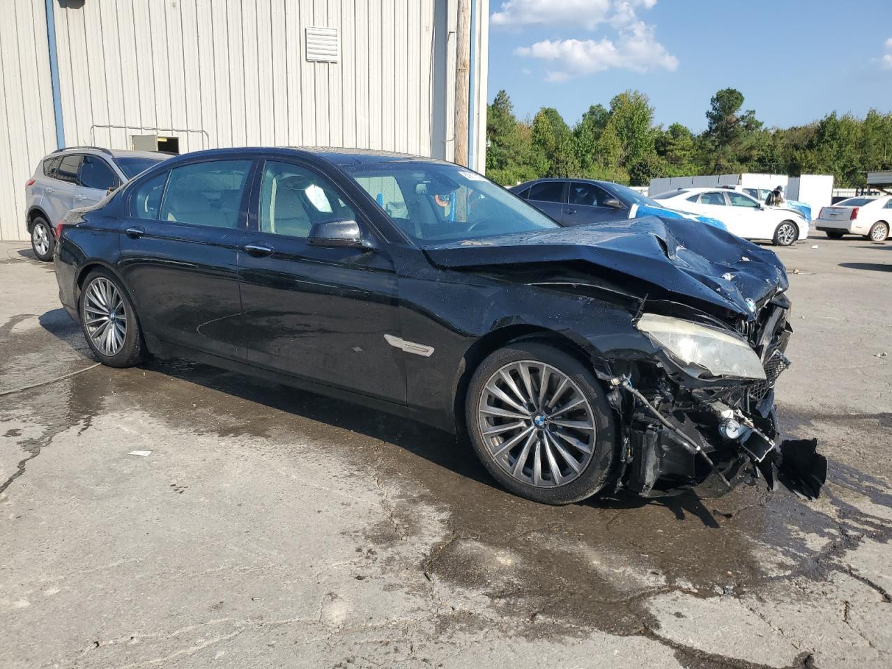 2011 BMW 750 Li - Image 4