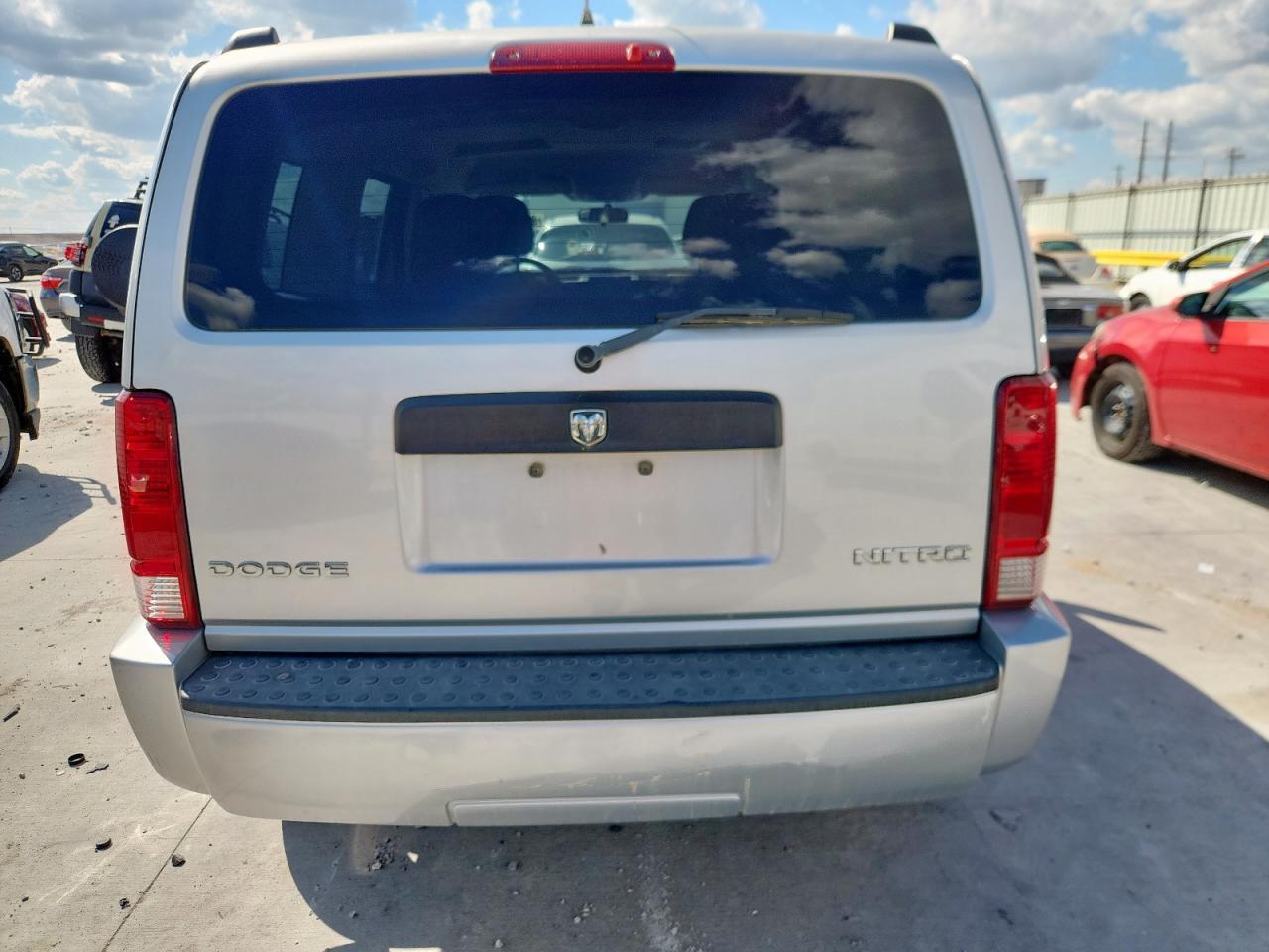2011 Dodge Nitro Heat - Image 6