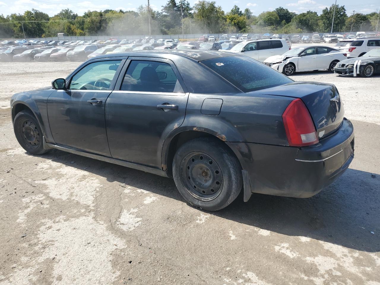 2005 Chrysler 300 Touring - Image 2