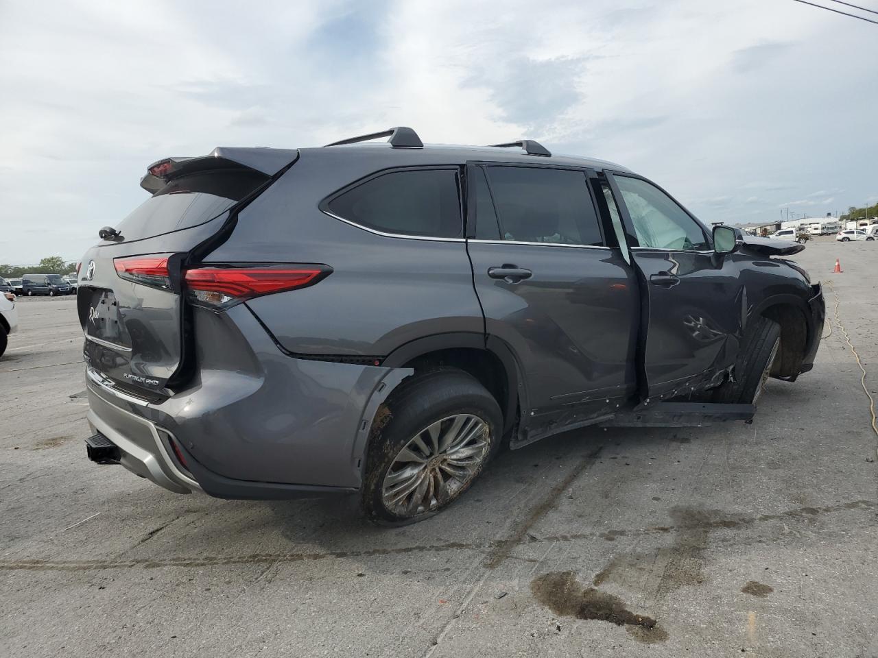 2022 Toyota Highlander Platinum - Фото 3