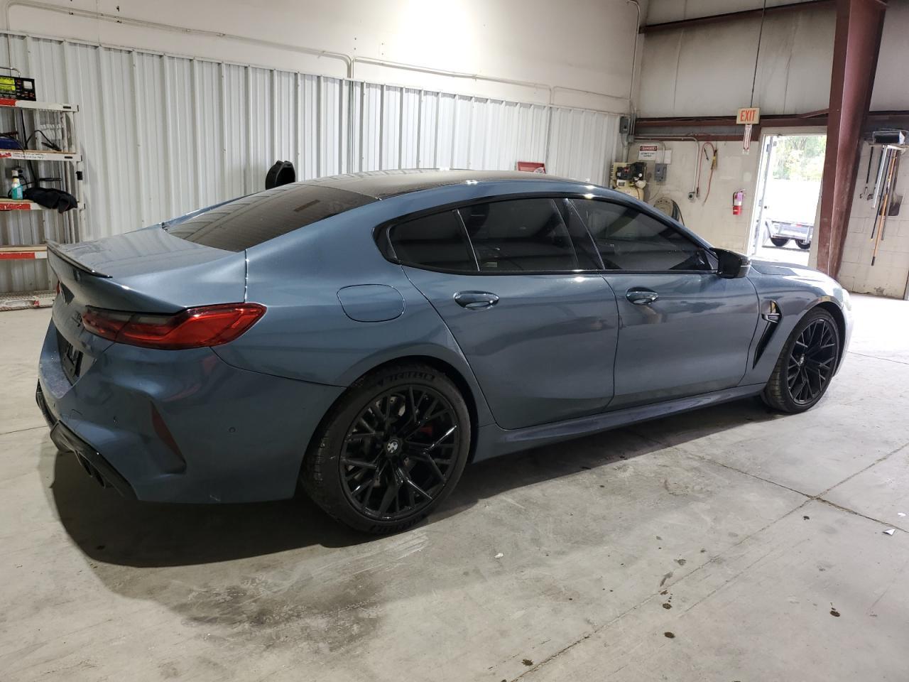 2022 BMW M8 - Фото 3