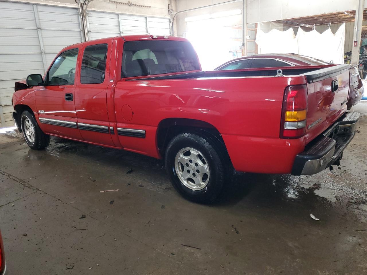 2002 Chevrolet Silverado C1500 - Фото 2