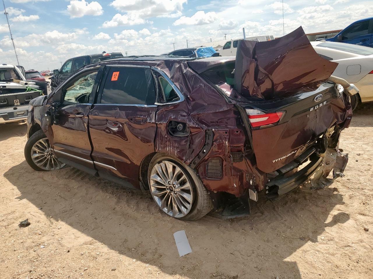 2021 Ford Edge Titanium - Фото 2