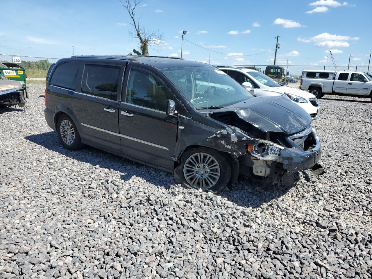 2014 Chrysler Town & Country Touring L - Image 4