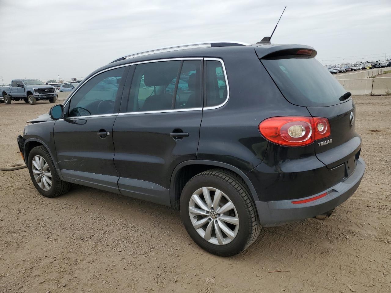 2011 Volkswagen Tiguan S - Фото 2