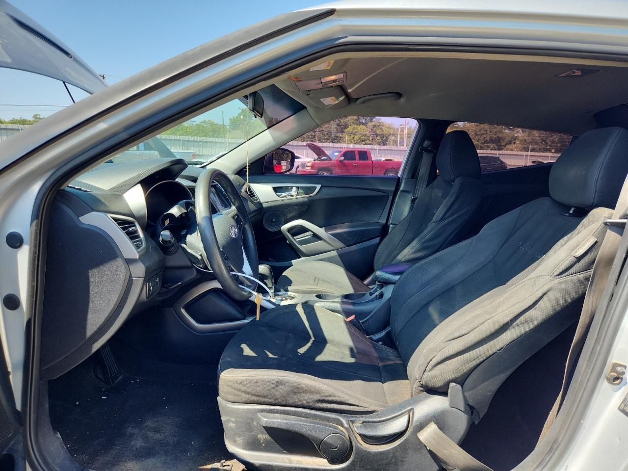 2015 Hyundai Veloster - Image 7