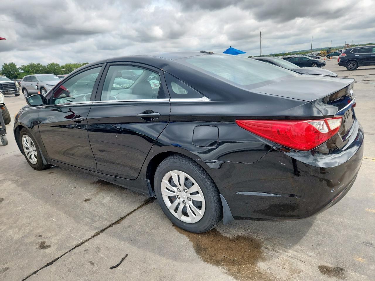 2011 Hyundai Sonata Gls - Image 2