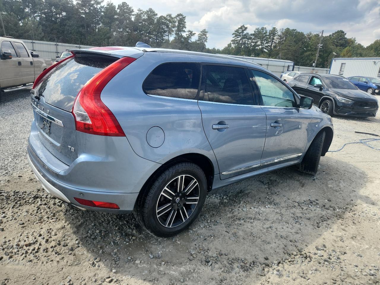 2017 Volvo Xc60 T5 Dynamic - Image 3