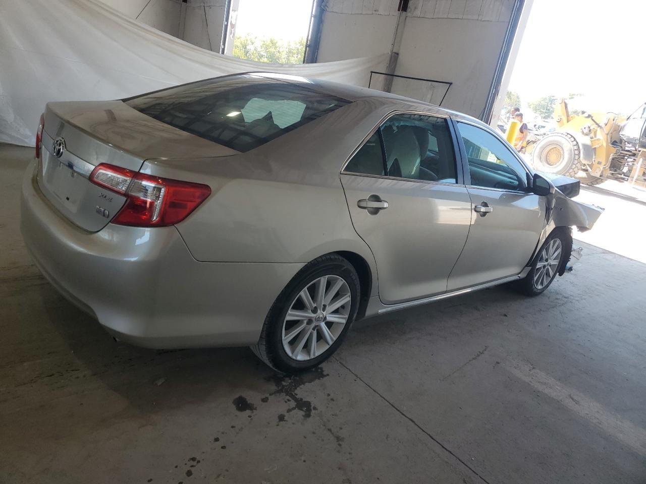 2013 Toyota Camry Hybrid - Image 3