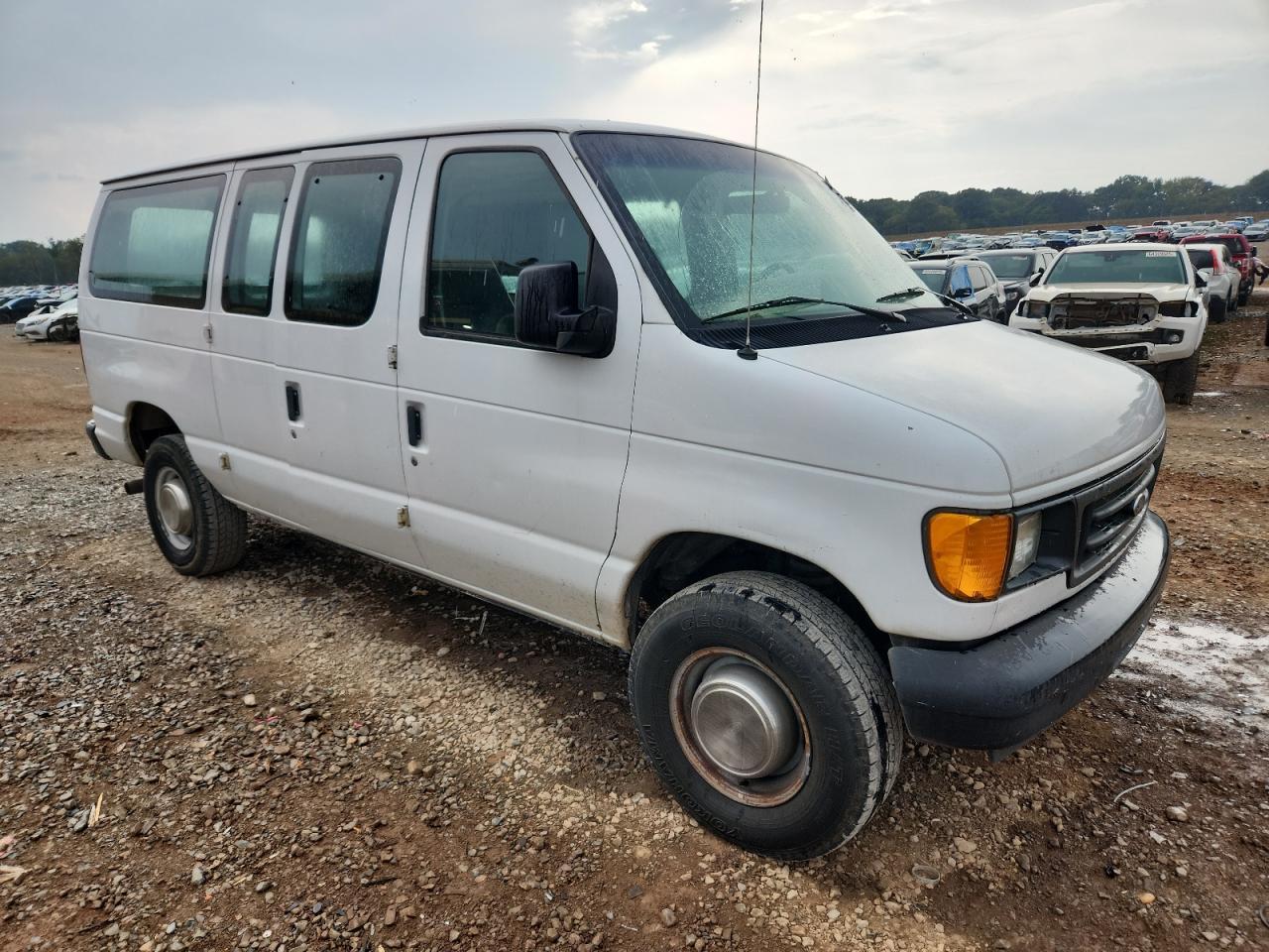 2003 Ford Econoline E350 Super Duty Van - Image 4