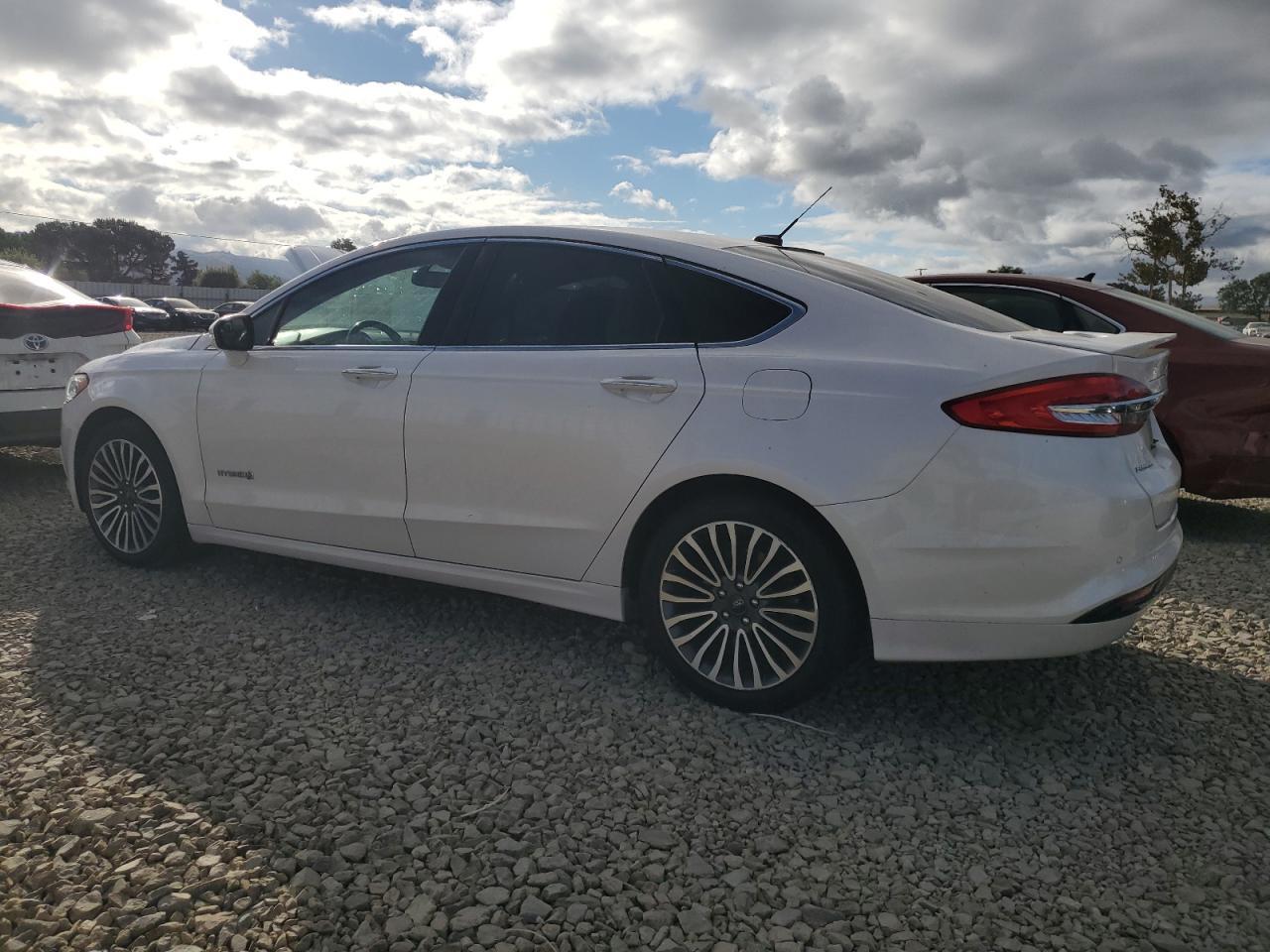 2018 Ford Fusion Titanium/Platinum Hev - Image 2