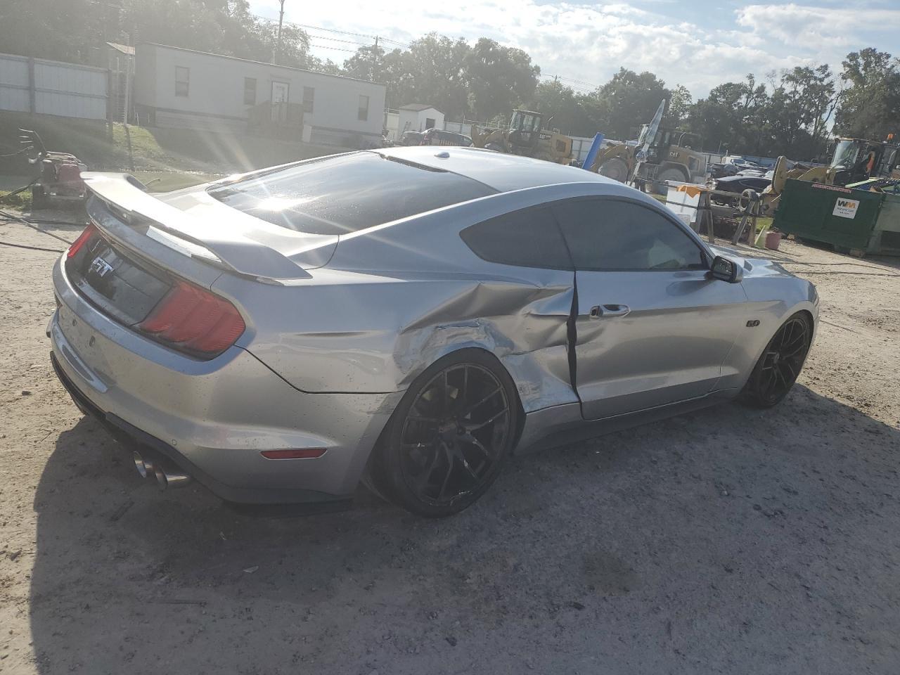 2020 Ford Mustang Gt - Фото 3