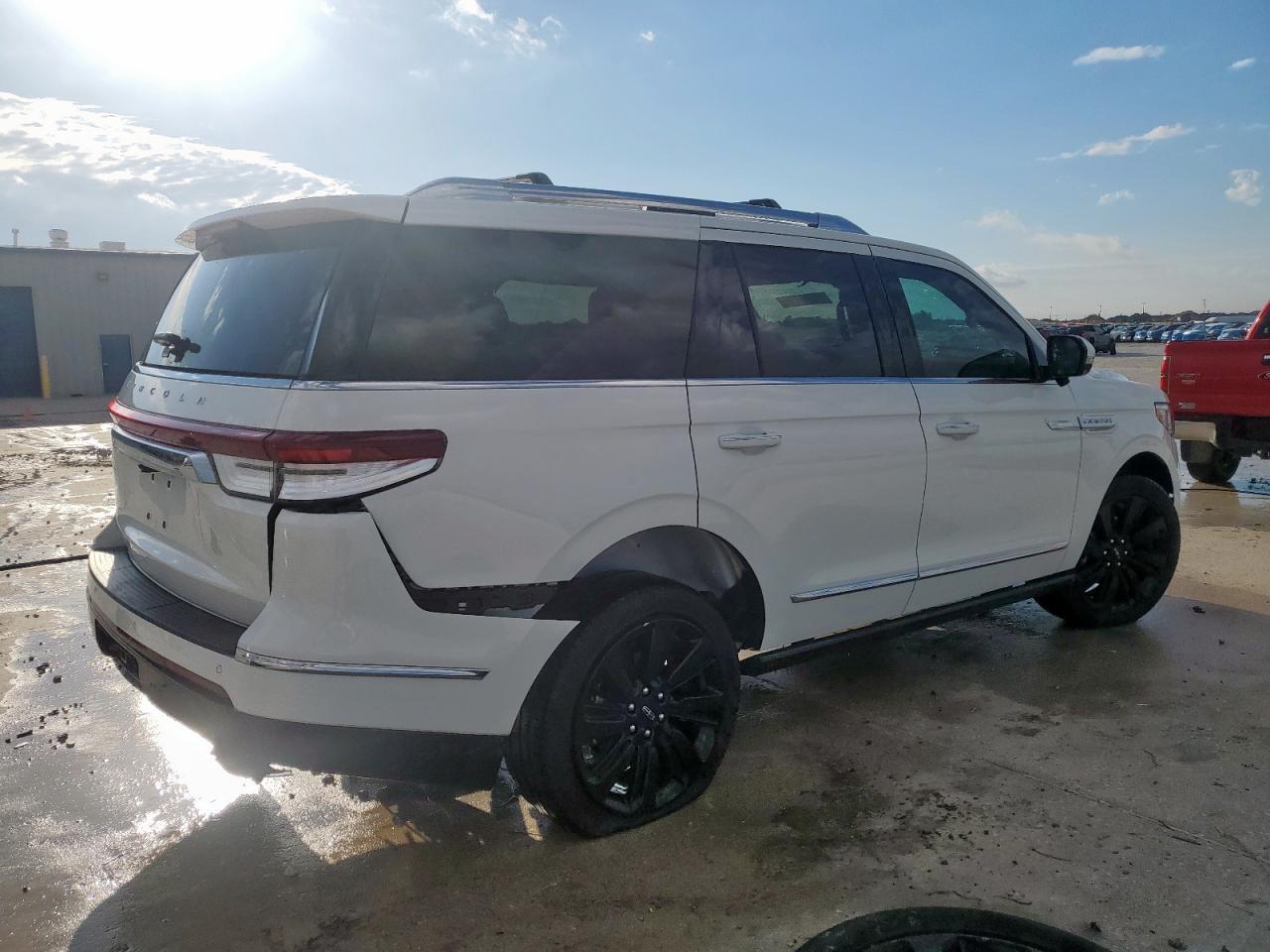 2024 Lincoln Navigator Reserve - Image 3