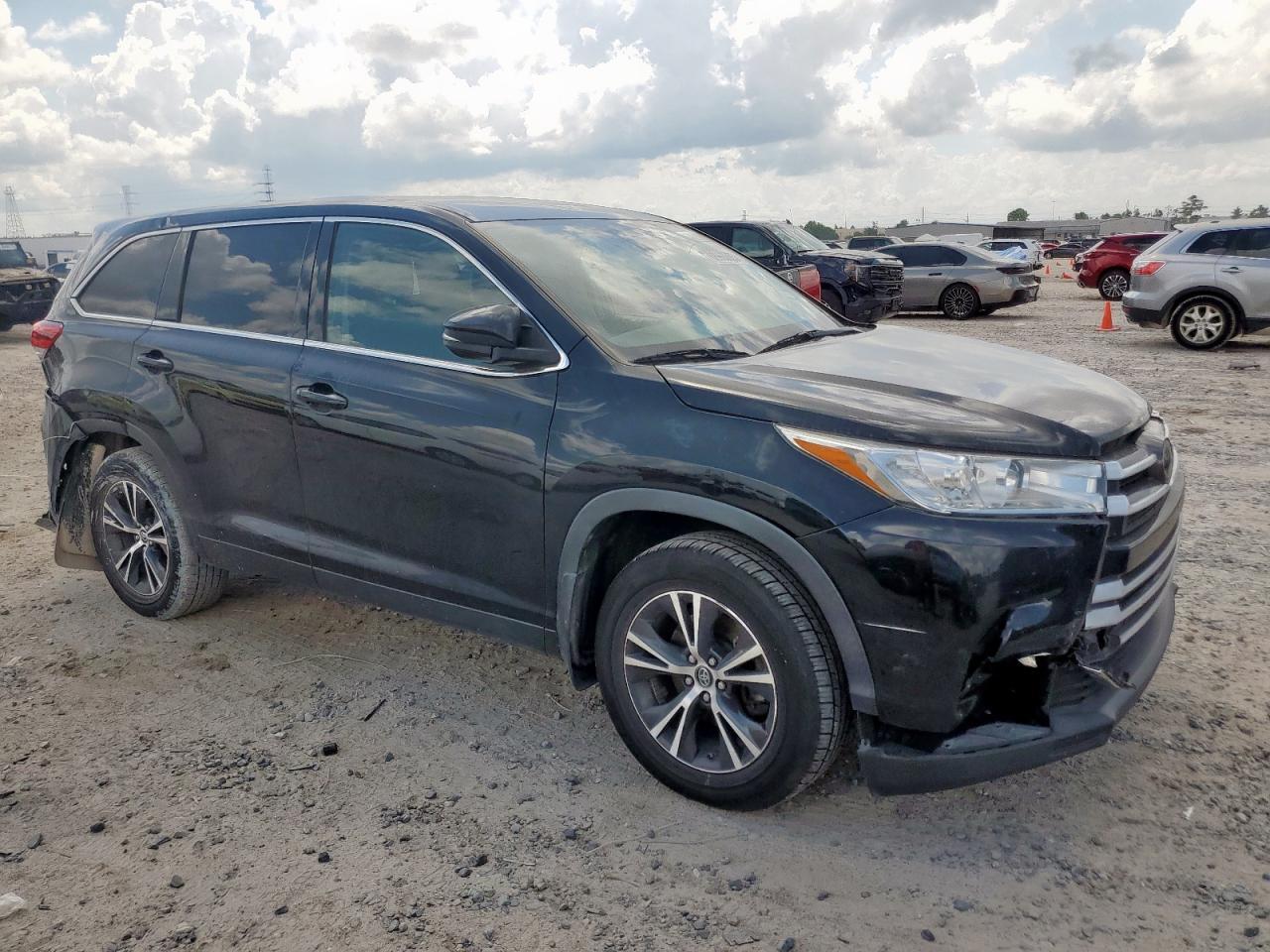 2019 Toyota Highlander Le - Фото 4