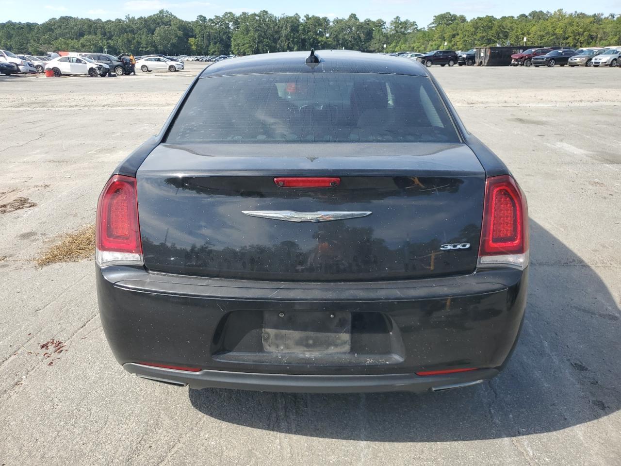 2018 Chrysler 300 Touring - Image 6