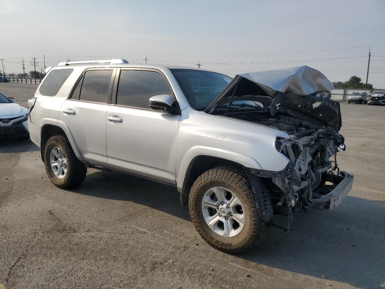 2018 Toyota 4Runner Sr5/Sr5 Premium - Image 4