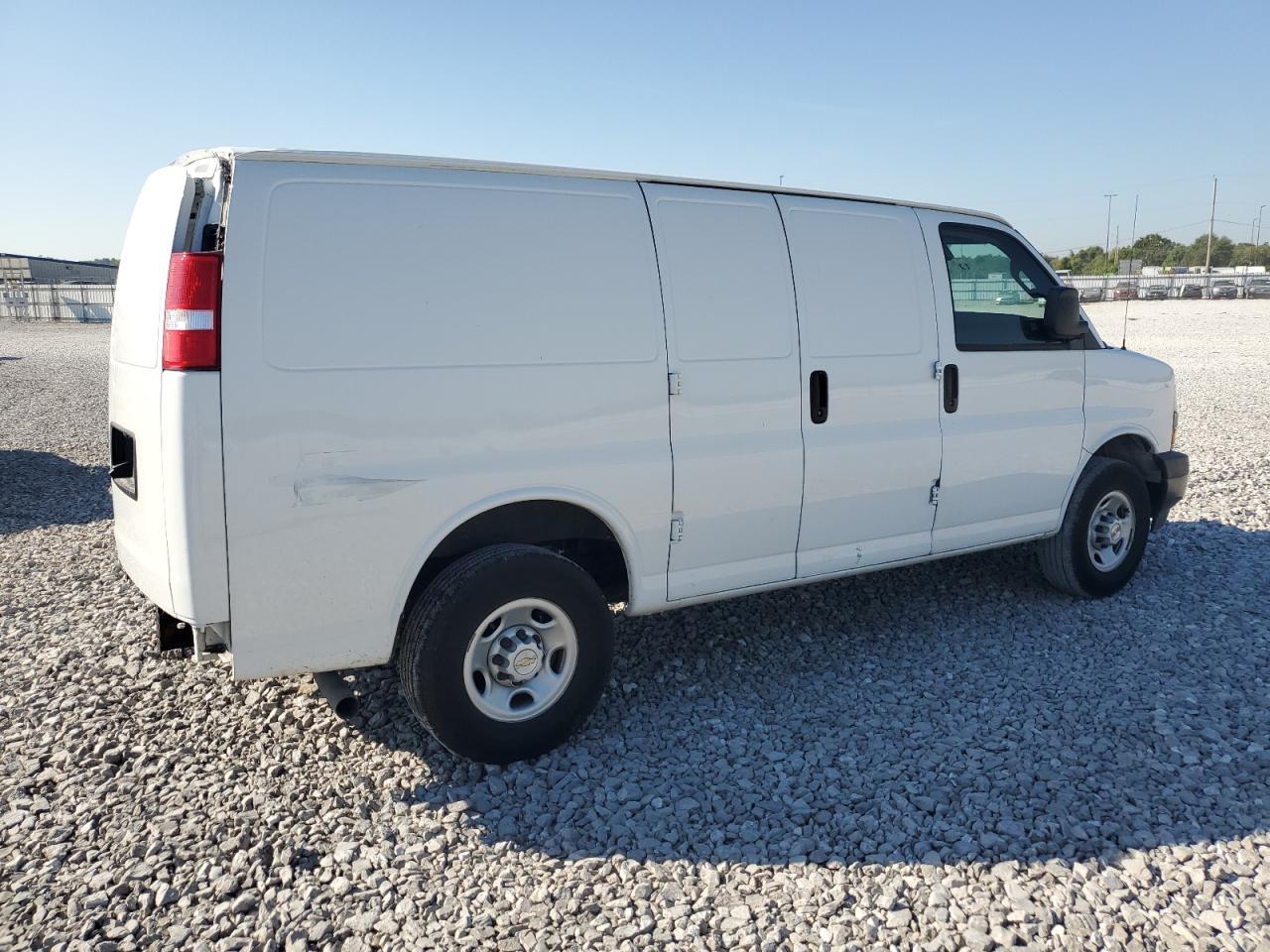 2022 Chevrolet Express G2500 - Фото 3