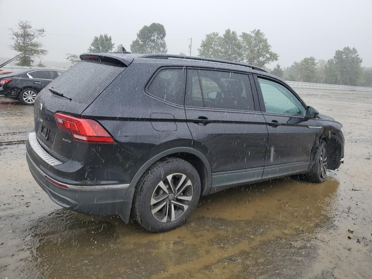 2022 Volkswagen Tiguan S - Фото 3