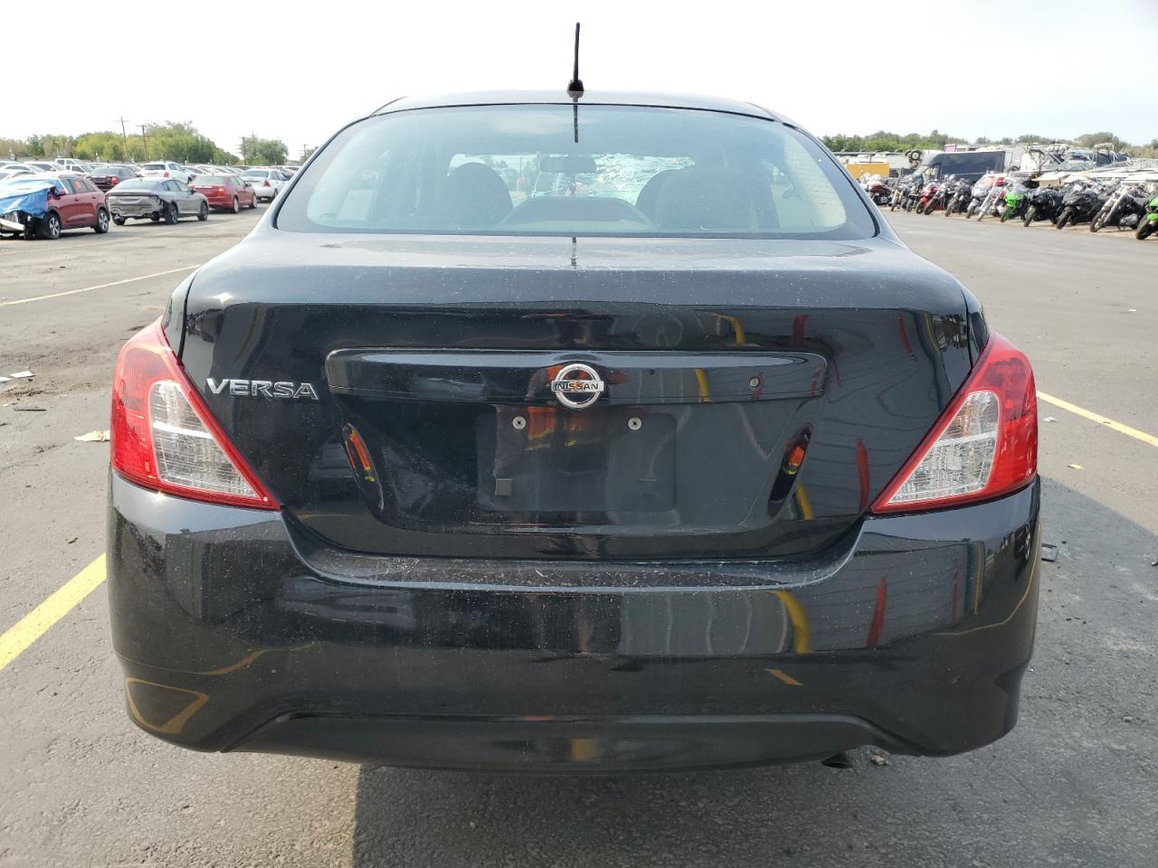 2017 Nissan Versa S - Фото 6