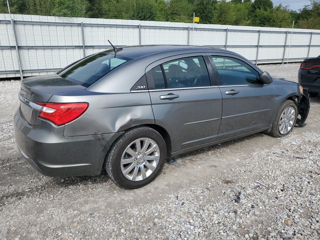 2013 Chrysler 200 Touring - Image 3