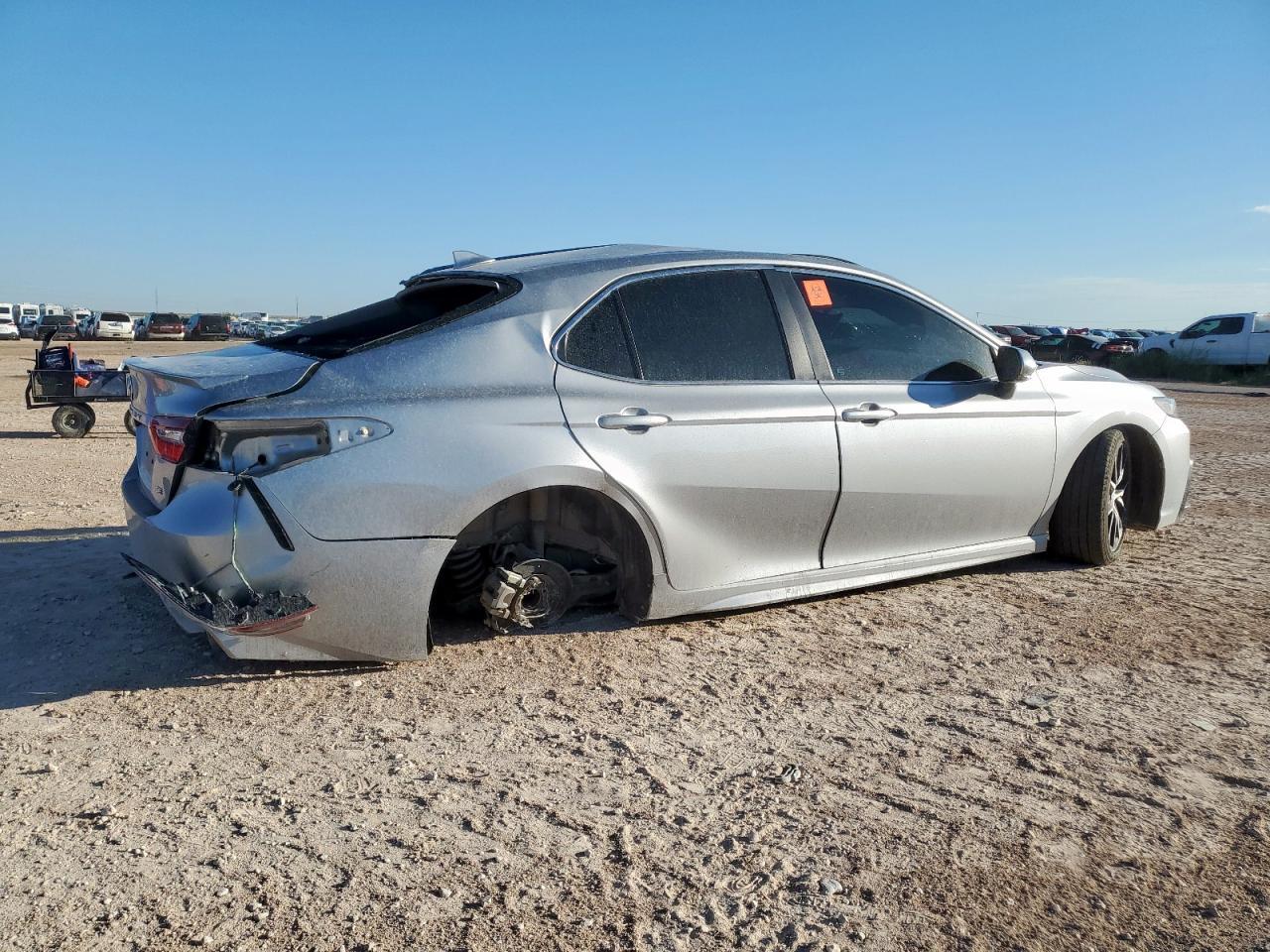 2022 Toyota Camry Se - Фото 3