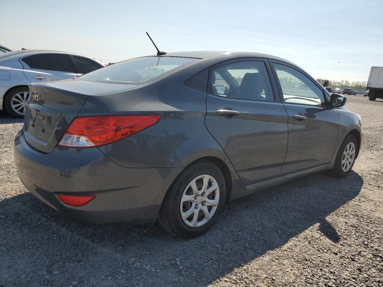 2013 Hyundai Accent Gls - Фото 3