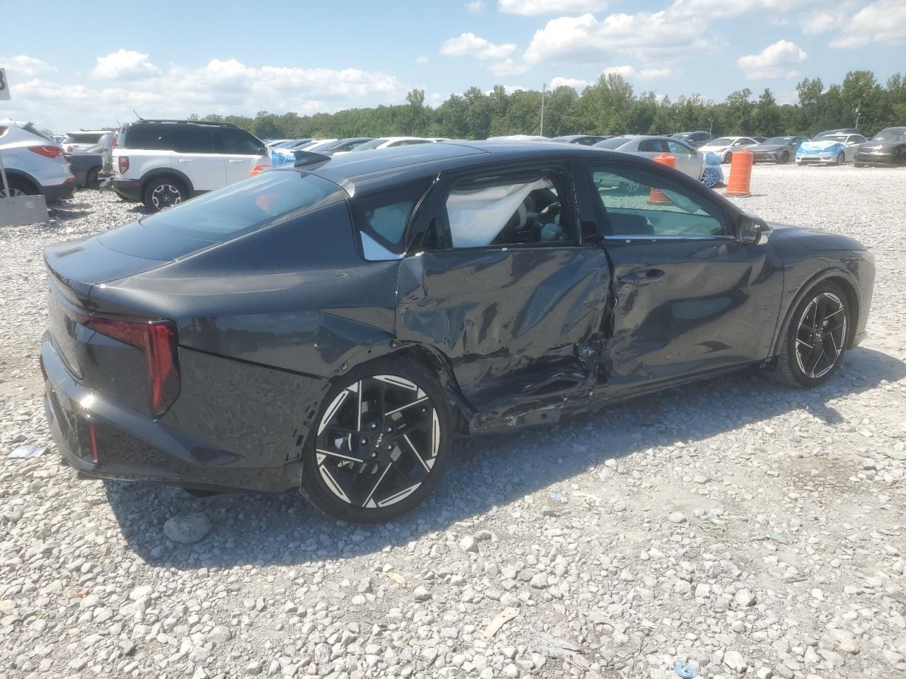 2025 Kia K4 Gt Line - Image 3