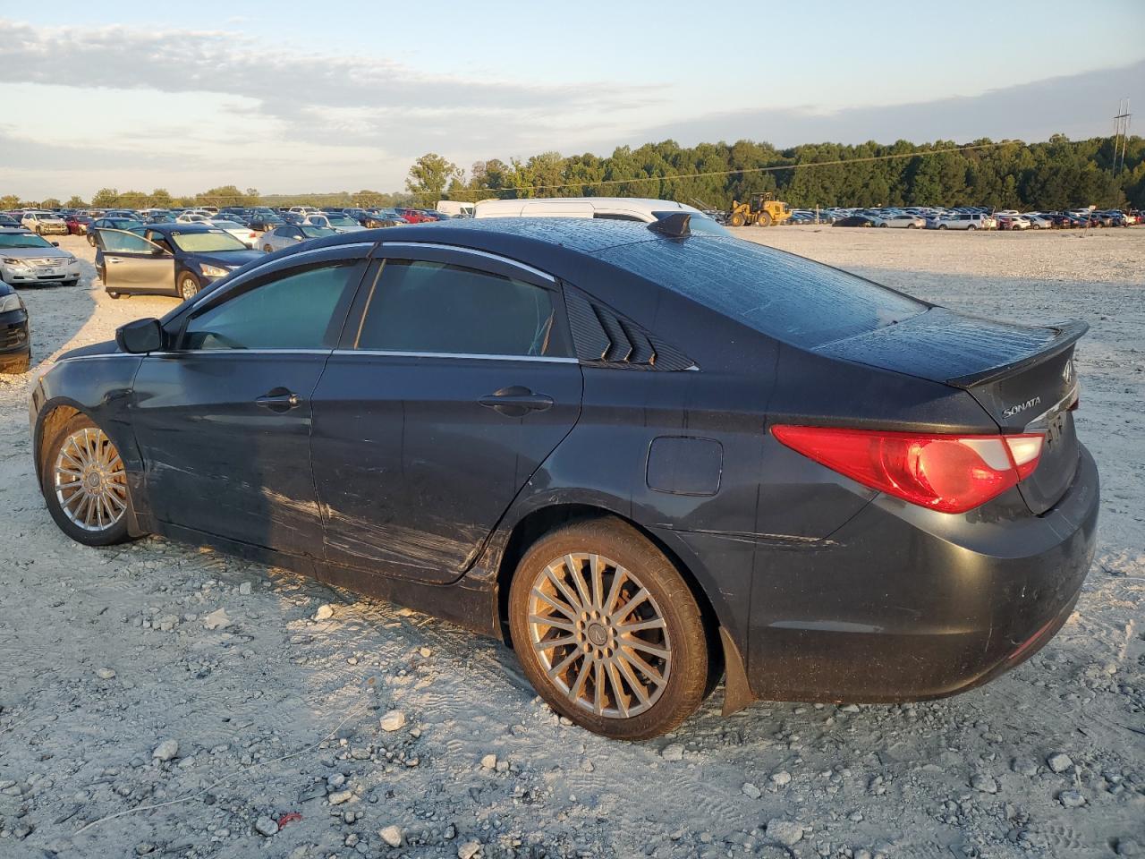 2012 Hyundai Sonata Gls - Image 2