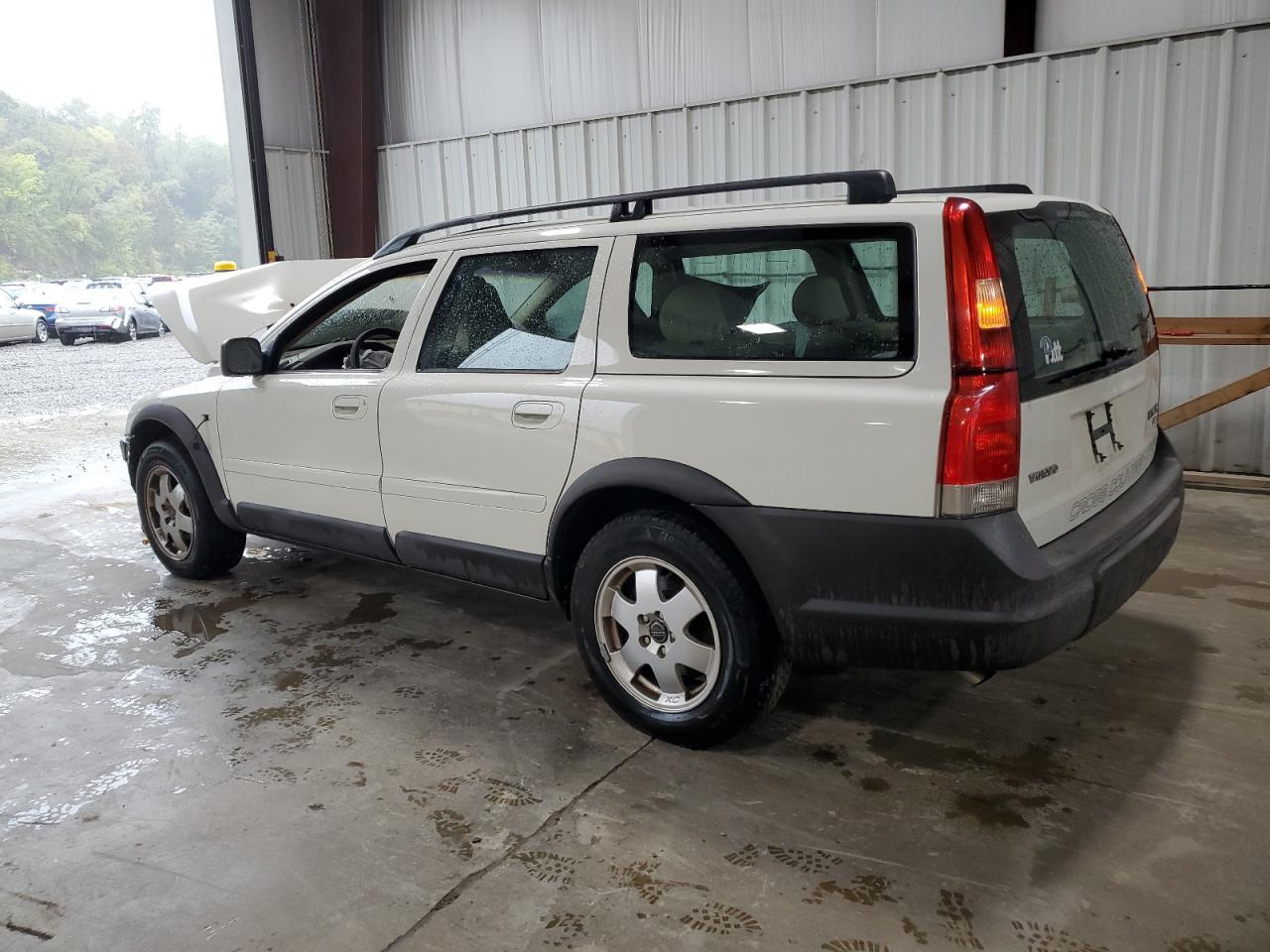 2002 Volvo V70 Xc - Image 2