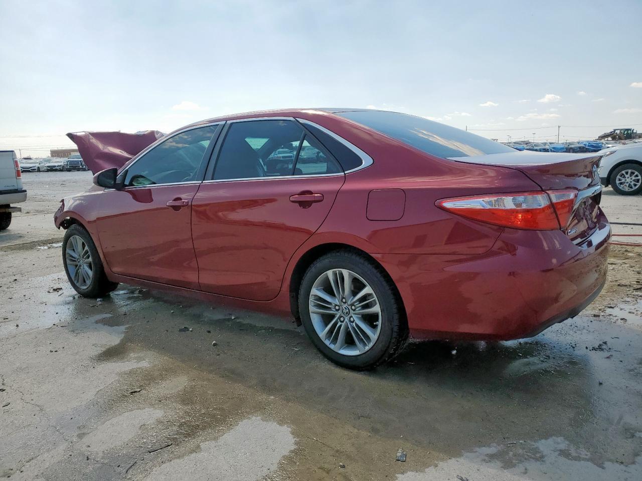 2016 Toyota Camry Le - Image 2