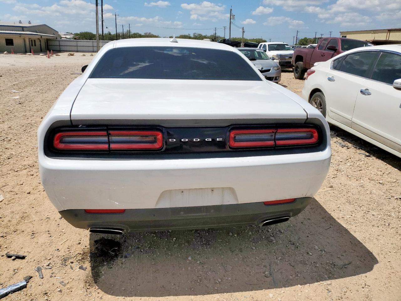 2015 Dodge Challenger Sxt - Image 6