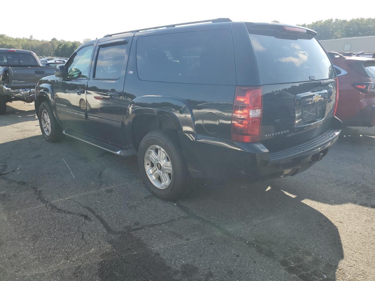 2014 Chevrolet Suburban K1500 Lt - Фото 2
