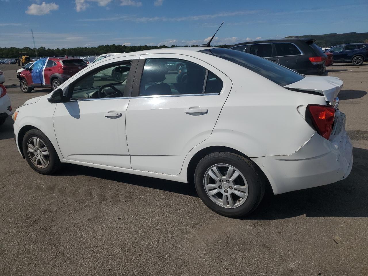 2014 Chevrolet Sonic Lt - Фото 2