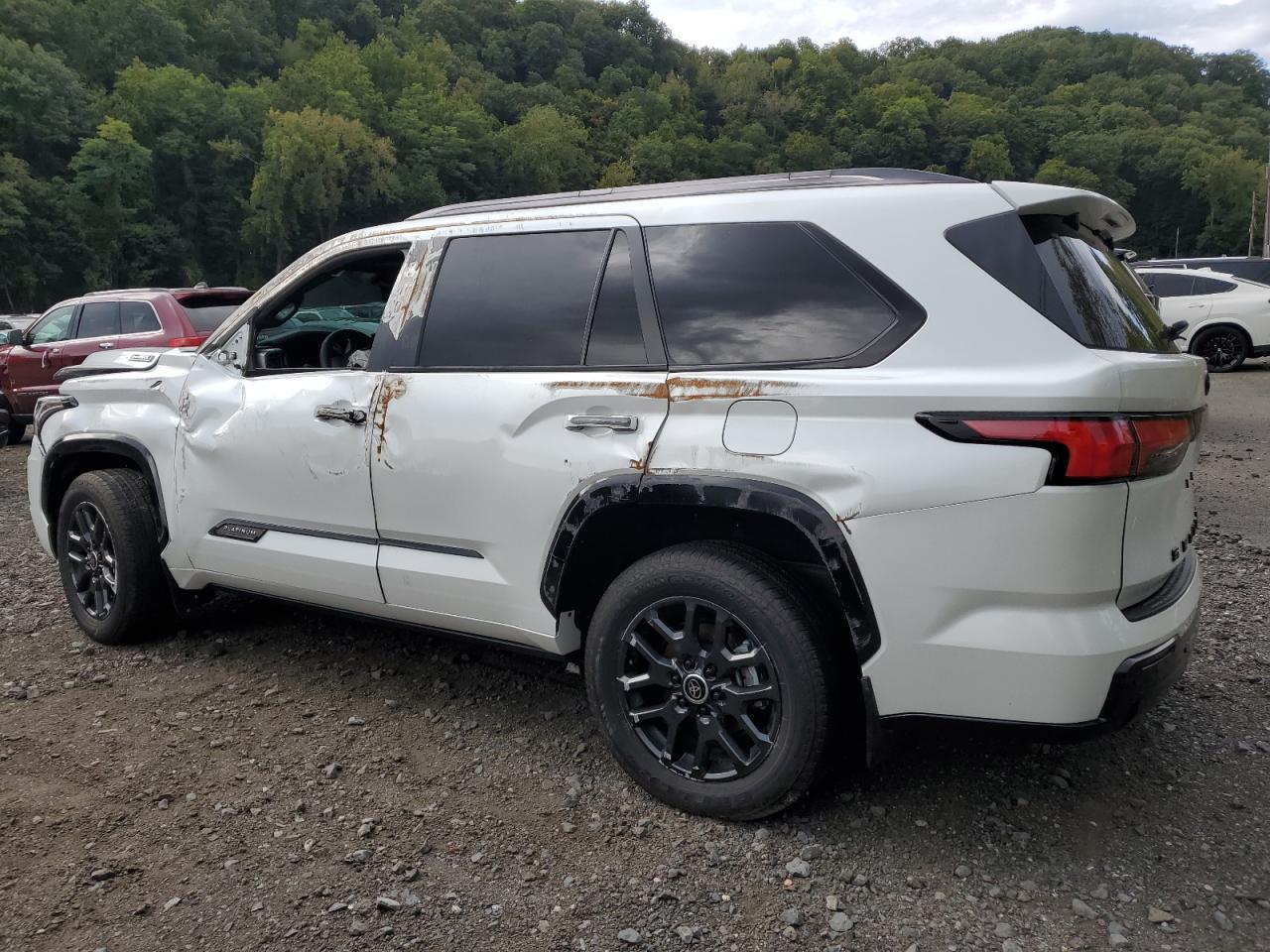 2024 Toyota Sequoia Sr5 - Фото 2