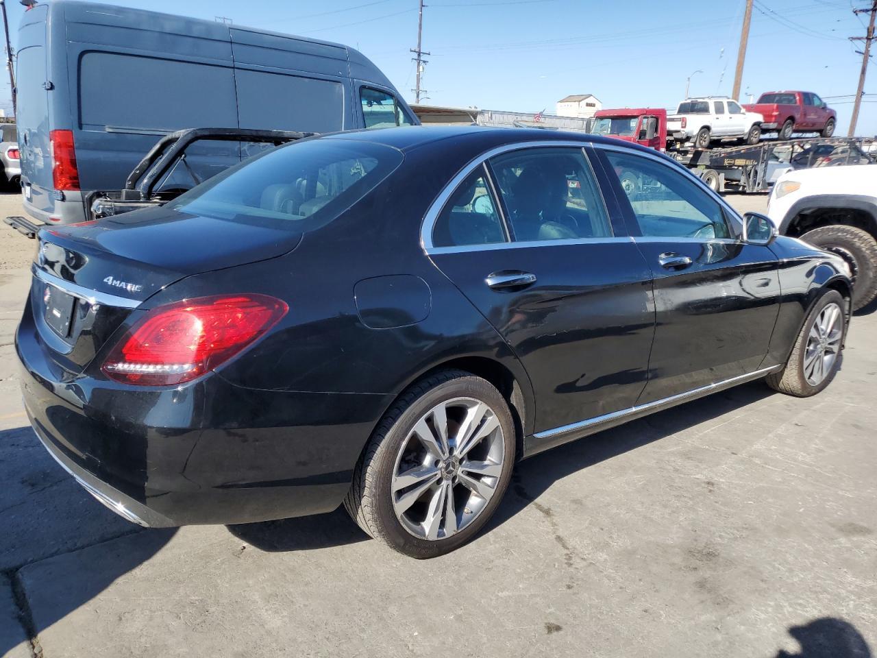 2021 Mercedes-Benz C 300 4Matic - Фото 3