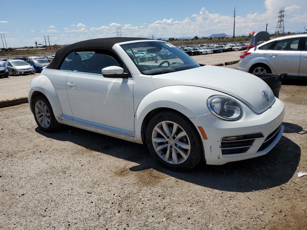 2017 Volkswagen Beetle S/Se - Фото 4