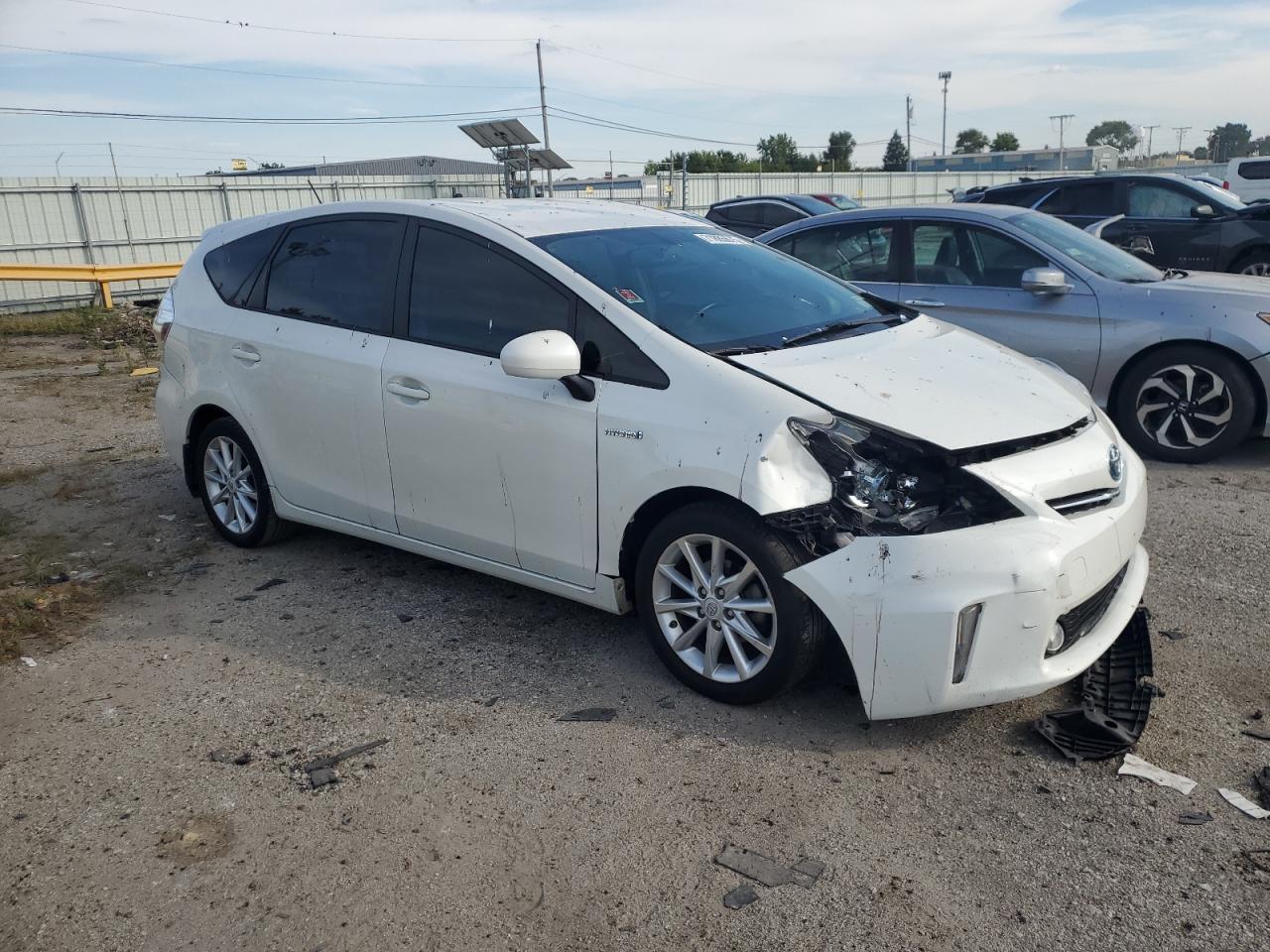 2013 Toyota Prius V - Image 4