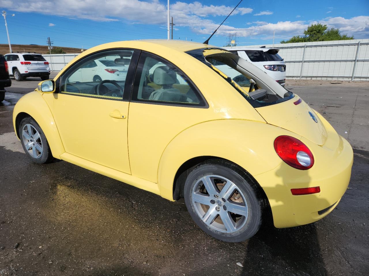 2006 Volkswagen New Beetle 2.5L Option Package 1 - Image 2